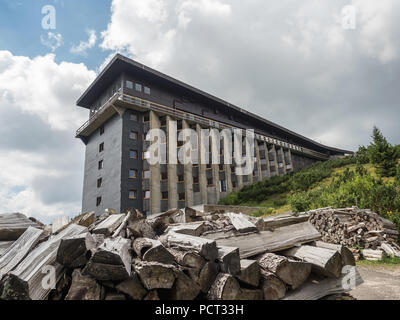 Vue aérienne de Labska bouda dans les montagnes Krkonose en République tchèque. Labska bouda refuge de montagne sur le haut de Krkonose, monts des Géants. Czech Repub Banque D'Images