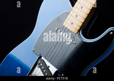 L'article d'une guitare électrique corps et cou en close-up. Banque D'Images