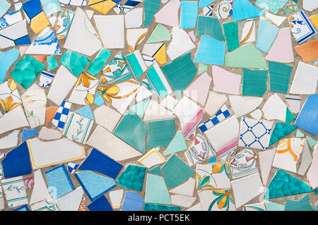 Morceaux de belles céramiques sol carrelé en mosaïque sur le mur de la rue dans la capitale de l'Italie, en céramique de Vietri sul Mare, Campanie, Italie Banque D'Images