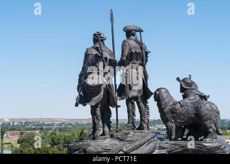 'Explorateurs au portage' Lewis et Clark statue surplombant Great Falls, MT, USA Banque D'Images