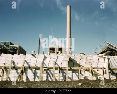 Usine de papier Kraft, Southland (chimie) utilisé dans la fabrication de pâte à papier journal, Lufkin, Texas - Avril 1943 Banque D'Images