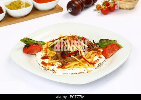 Urkish Kebab viande avec du yogourt et de frites - Uruguay 847 Kebabi Banque D'Images