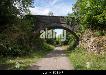 Le Monsal Trail entre Buxton et Bakewell dans le parc national de Peak District, Derbyshire, Angleterre. Banque D'Images