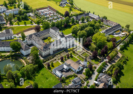 Grafschaft Abbaye, hôpital spécialisé, clinique pulmonaire, les Sœurs de la miséricorde de Saint Borromée, Misericordiae Sorores Sancti Caroli SMCB 38060 Brentonico, Schmallenberg, Coesfeld (district), Nordrhein-Westfalen, Allemagne Banque D'Images