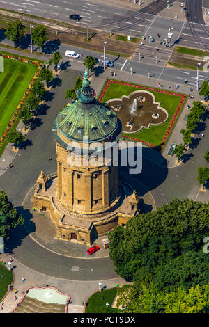 Tour de l'eau avec parc sur place Friedrichsplatz, Mannheim, Bade-Wurtemberg, Allemagne Banque D'Images