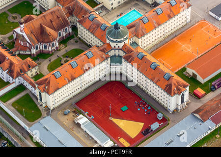 JVA Straubing Prison, mise en oeuvre de la répression (Strafvollzug) en Bavière, la prison de Straubing avec cour et piscine, Straubing, East Bavaria, Bavaria, Germany, Europe Banque D'Images