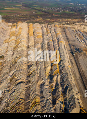 Les mines à ciel ouvert, Hambach Hambach mine de lignite, le dumping de la terre, lignite, l'excavateur Niederzier, Jülich-Zülpich Börde, Rhénanie du Nord-Westphalie, Allemagne Banque D'Images