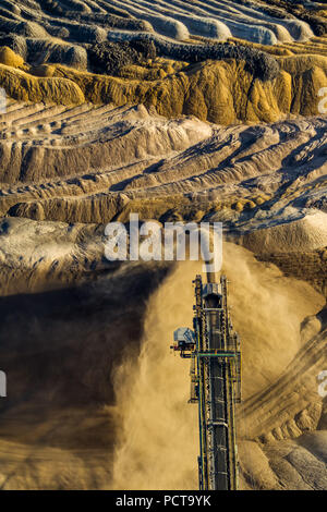 Les mines à ciel ouvert, Hambach Hambach mine de lignite, le dumping de la terre, lignite, l'excavateur Niederzier, Jülich-Zülpich Börde, Rhénanie du Nord-Westphalie, Allemagne Banque D'Images