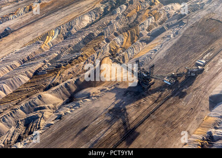 Les mines à ciel ouvert, Hambach Hambach mine de lignite, le dumping de la terre, lignite, l'excavateur Niederzier, Jülich-Zülpich Börde, Rhénanie du Nord-Westphalie, Allemagne Banque D'Images