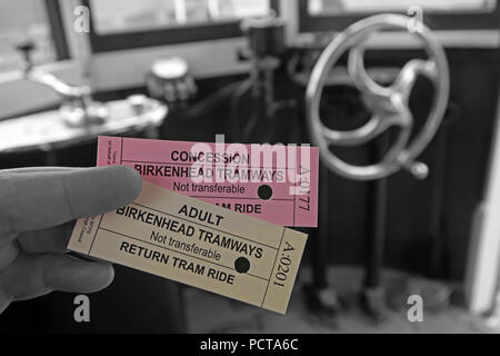 Tickets de tramway, d'être perforé, Birkenhead, Merseyside Tramways, North West England, UK - couleur sélective Banque D'Images