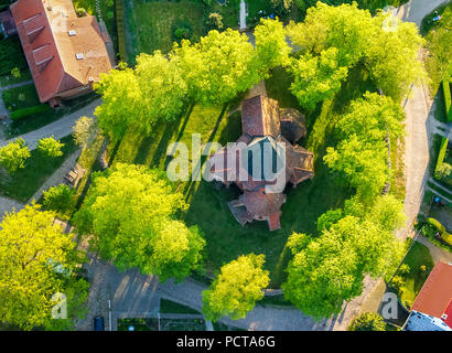 L'église octogonale, église du village à Ludorf octogonale avec plan au sol, Ludorf, Plateau des lacs Mecklembourgeois, Mecklembourg-Poméranie-Occidentale, Allemagne Banque D'Images