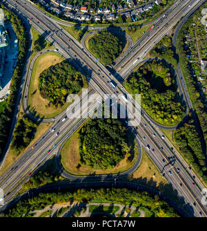 Niveau de l'échange, Leverkusen A1 et A3 Autobahnen (autoroutes), l'échangeur en trèfle, Leverkusen, Rhénanie du Nord-Westphalie, Allemagne, Banque D'Images