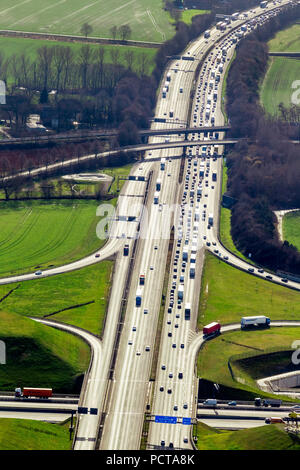 Kamen, Kamener Kreuz de correspondance, A1 et A2 Autobahn (autoroute), en contre-jour, embouteillage sur l'autoroute A1 (autoroute), Unna, Hamm, Ruhr Banque D'Images