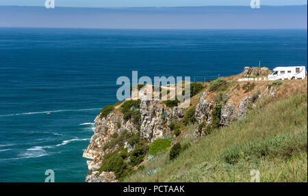 Vue sur la ville et la baie de Nazaré, Nazaré, district de Leiria, Portugal, Europe Banque D'Images