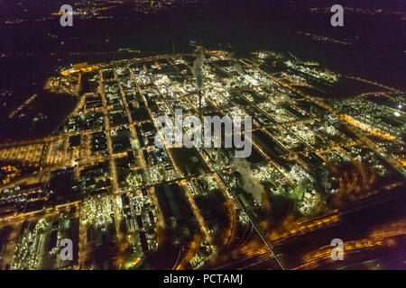 Vue aérienne du parc chimique de Marl, anciennement Hüls AG des usines chimiques dans la Marne, Evonik Industries, la photographie de nuit, l'établissement industriel, usine chimique, la nuit de la Marne, Région de la Ruhr, Nordrhein-Westfalen, Germany, Europe Banque D'Images