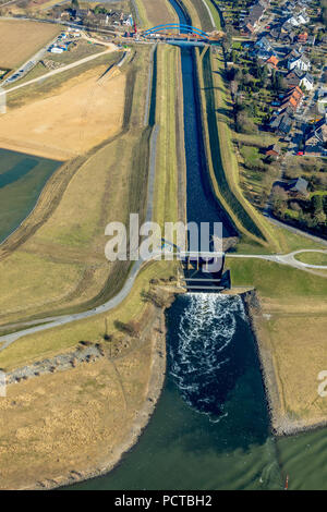 Estuaire Emscher après la première phase de conversion, de la bouche de l'Emscher en Rhin de Dinslaken, Ruhr, Rhénanie du Nord-Westphalie, Allemagne Banque D'Images