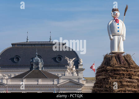 La figure bonhomme Böögg '' sur le bûcher brûlant, Spring Festival 'Sechseläuten', Zurich, Canton de Zurich, Suisse Banque D'Images