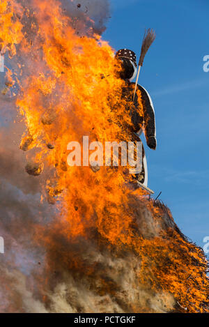 La figure bonhomme Böögg '' sur le bûcher brûlant, Spring Festival', 'Sechseläuten Sechseläutenplatz, Zurich, Canton de Zurich, Suisse Banque D'Images