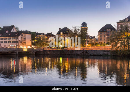 Soir à l'humeur le Limmatquai, vieille ville, Zurich, Canton de Zurich, Suisse Banque D'Images