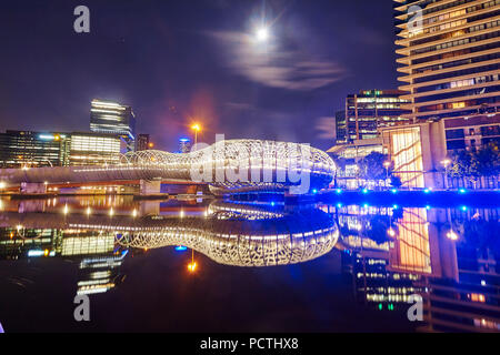 Pont (Spider Webb passerelle en acier), Docklands, Docklands, Melbourne, Victoria, Australie, Océanie Banque D'Images
