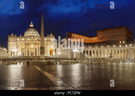 La Place Saint Pierre avec la Basilique Saint Pierre, les colonnades du Bernin, Vatican, Rome, Latium, Italie Banque D'Images