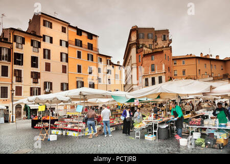 Marché sur la place Campo de Fiori, Rome, Latium, Italie Banque D'Images