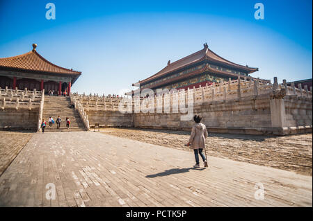 Des bâtiments de la Cité Interdite, un complexe de Palais à Beijing lors d'une journée ensoleillée. Des pierres et des détails du palais impérial chinois. Banque D'Images