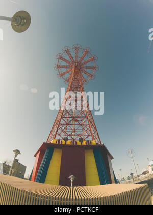 Vieux parachutes ride sur Coney Island, New York Banque D'Images