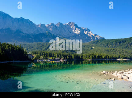 Avec l'Eibsee Zugspitze, à Grainau, du Wetterstein, Werdenfelser Land, Upper Bavaria, Bavaria, Germany Banque D'Images