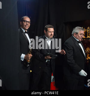 HOLLYWOOD, CA - le 22 février : James Lucas backstage avec l'Oscar® du meilleur court-métrage, pour un travail sur "l'appel" au cours de la diffusion de l'ABC en direct 87e Oscars® au Dolby® Theatre à Hollywood, CA le Dimanche, Février 22, 2015. Banque D'Images