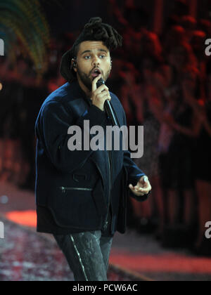 NEW YORK, NY - 10 novembre : le modèle à l'The Weeknd 2015 Victoria's Secret Fashion Show à l'armurerie de Lexington Avenue, le 10 novembre 2015 à New York. The Weeknd personnes : la Banque D'Images