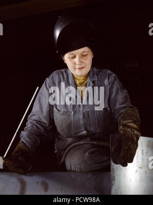 Femme soudeur à Heil et Co., Milwaukee, Wisconsin - Février 1943 Banque D'Images