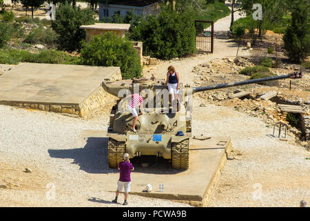 11 mai 2018 Vue d'un char Sherman jetés sur HarAdar (Radar Hill) Monument situé en dehors de Jérusalem Israël. Le site est dédié à la mémoire de la s Banque D'Images