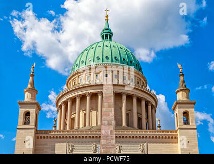 La Nikolaikirche sur l'Alter Markt en plein cœur de la ville de Potsdam, Allemagne Banque D'Images