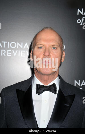 NEW YORK, NY - 06 janvier : Michael Keaton assiste à la National Board of Review 2014 Gala au Cipriani 42nd Street le 6 janvier 2015 à New York. People : Michael Keaton Banque D'Images
