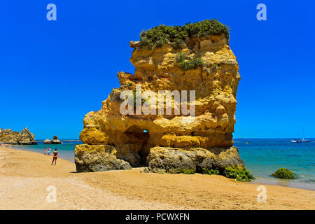 Rock formation à la Praia da Dona Ana, Lagos, Algarve, Portugal Banque D'Images