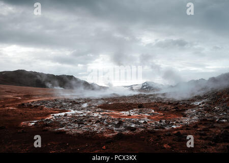 Fumeurs fumerolles sur Hverarond valley Banque D'Images