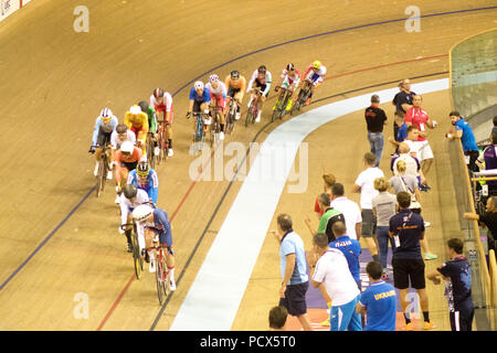 Glasgow, Ecosse, Royaume-Uni. 3 Août, 2018. Les concurrents dans la course scratch hommes, finale lors de la deuxième journée de la Glasgow 2018 Championnats d'Europe, à l'école Sir Chris Hoy vélodrome. Iain McGuinness / Alamy Live News Banque D'Images