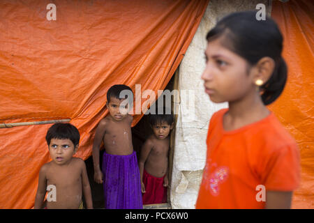 Dhaka, Bangladesh. 2 Août, 2018. COX'S BAZAR, BANGLADESH - Août 04 : Portrait des enfants du camp de réfugiés rohingyas intérieur de Cox's Bazar, le Bangladesh le 04 août 2018. Zakir Hossain Chowdhury Crédit : Fil/ZUMA/Alamy Live News Banque D'Images