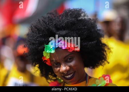 Brighton, UK, 4 août 2018. Des milliers de personnes visitent la ville du sud du Royaume-Uni, de Brighton à rejoindre l'assemblée annuelle de l'événement Pride Brighton and Hove. L'événement englobe la Communauté Pride Parade faire leur chemin du bord de mer de Preston et de spectacles de musique par des célébrités à la scène principale à Preston Park. 4 Août, 2018. L'événement est une célébration de la fierté de la communauté LGBT et leurs réalisations, ainsi qu'une promotion de l'égalité et la diversité dans une ambiance festive, colorée et atmosphère de carnaval Crédit : Shane Wsilly/IMAGESLIVE/ZUMA/Alamy Fil Live News Banque D'Images