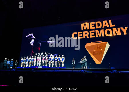Glasgow, Royaume-Uni, le 4 août 2018. Fédération de l'équipe (première place), Team France (deuxième place) et l'équipe Pays-bas (troisième place) chez Winners présentation en gymnastique artistique féminine durant la finale de l'Équipe European Championships 2018 Glasgow à l'Hydro SSE le Samedi, 04 août 2018. GLASGOW ECOSSE . Credit : Crédit : Wu G Taka Taka Wu/Alamy Live News Banque D'Images