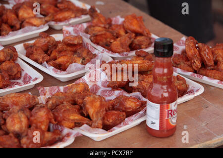 Londres, Royaume-Uni, le 4 août 2018. Aile Londres Fest est une célébration de l'aile de poulet et est devenu l'un des quartiers les je plus importante et la plus populaire des festivals culinaires.L'un des plus attendus dans le spectacle de l'événement est l'infâme Dr Sweetsmoke lave mortelle du Défi de l'aile, ce qui provoque chaque année un carnage est considéré comme l'aile de poulet la plus épicée du monde par contestatn,ailes 12 et contre la montre @Paul Quezada-Neiman/Alamy Live News Banque D'Images