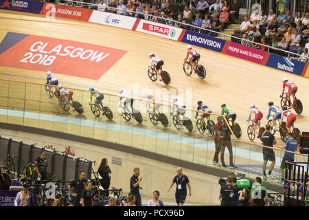 Glasgow, Ecosse, Royaume-Uni. 3 Août, 2018. Concurrents dans le women's course scratch final, au cours de la 2e journée de Glasgow 2018 Championnats d'Europe, à l'école Sir Chris Hoy vélodrome. Iain McGuinness / Alamy Live News Banque D'Images