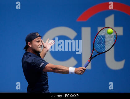 4 août 2018 : Denis Kudla renvoie un shot en revers lors d'un match de tennis ouvert Citi à Rock Creek Park, à Washington DC. Justin Cooper/CSM Banque D'Images