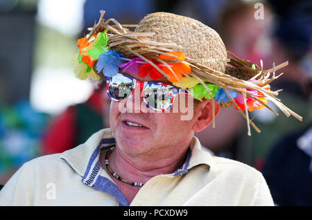 Christchurch, Royaume-Uni. 4 août 2018. Le Stompin' sur le Quomps jazz festival bat son plein à Christchurch Quay dans le Dorset, UK. Crédit : Richard Crease/Alamy Live News Banque D'Images