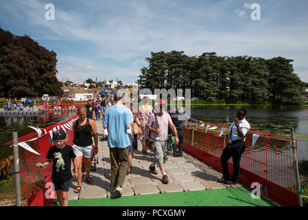 Woodstock, UK, 4 août 2018. Les visiteurs se pressent à BBC Countryfile Live, qui a eu lieu dans la propriété de Blenheim Palace. La faune, les animaux, la nourriture, les sports de plein air, la conservation, l'agriculture, des affaires rurales, animation, tous étaient représentés. Crédit : Stephen Bell/Alamy Live News. Banque D'Images