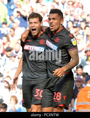 Bolton Wanderers' Yanic Wildschut (à gauche) célèbre marquant son deuxième but de côtés du jeu avec son coéquipier Josh Magennis (à droite) au cours de la Sky Bet Championship match à The Hawthorns, West Bromwich. ASSOCIATION DE PRESSE Photo. Photo date : Samedi 4 août 2018. Voir l'ACTIVITÉ DE SOCCER histoire West Brom. Crédit photo doit se lire : Dave Howarth/PA Wire. RESTRICTIONS : EDITORIAL N'utilisez que pas d'utilisation non autorisée avec l'audio, vidéo, données, listes de luminaire, club ou la Ligue de logos ou services 'live'. En ligne De-match utilisation limitée à 75 images, aucune émulation. Aucune utilisation de pari, de jeux ou d'un club ou la ligue/player publica Banque D'Images