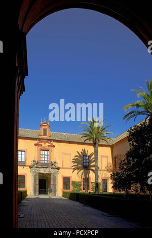 Patio del Curcero, aka Patio de Doña Maria de Padilla, dans le quartier gothique, palais Alcázar de Séville, Andalousie, Espagne Banque D'Images