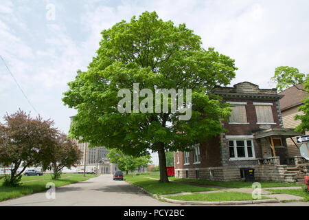 DETROIT, MICHIGAN, UNITED STATES - 22 MAI 2018 : Abandon et endommagé une maison unifamiliale près du centre-ville de Detroit Banque D'Images