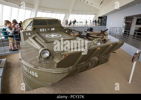 Les engins de débarquement, amphibeous véhicule au Utah Beach D-Day Museum, Normandie, France. Banque D'Images